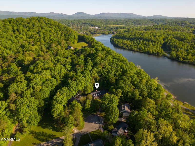 121 Amanda Pl, Oak Ridge, TN 37830
