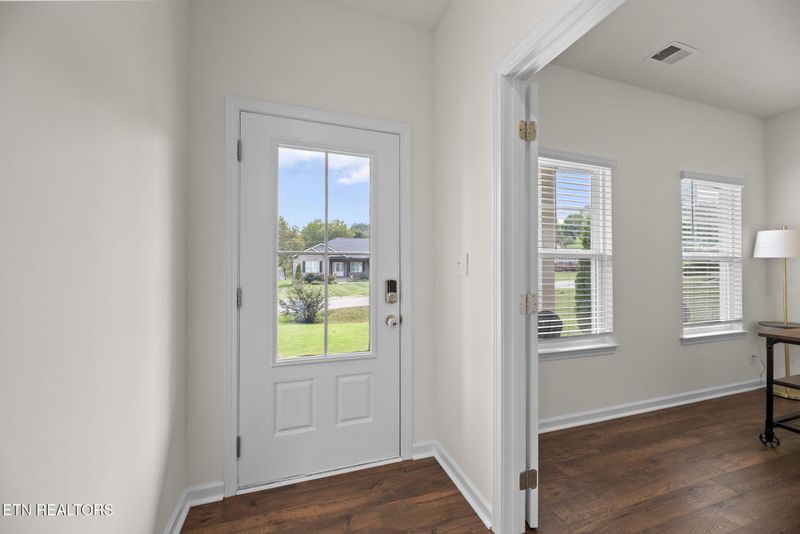 121 Ashe Ave, Lenoir City, TN 37771
