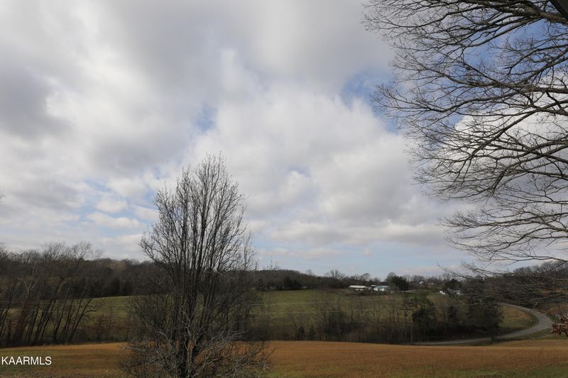 121 County Road 293, Philadelphia, TN 37846