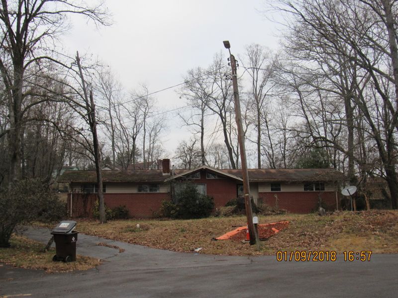 121 E Irving Ln, Oak Ridge, TN 37830