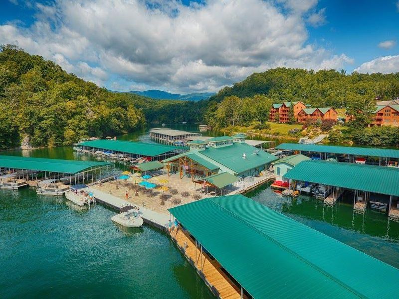 121 Evergreen Cir #102, Caryville, TN 37714