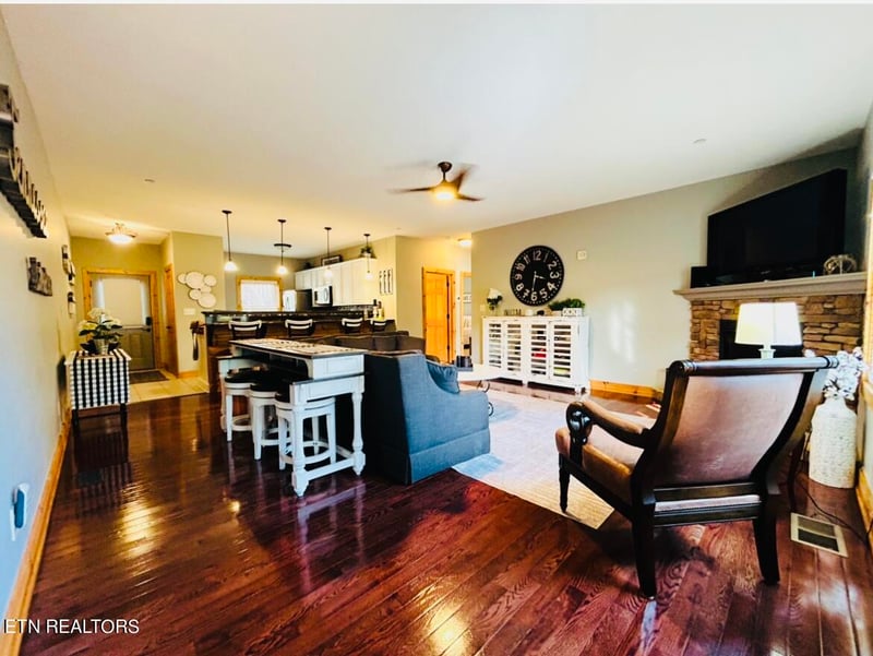 121 Evergreen Cir #301, Caryville, TN 37714