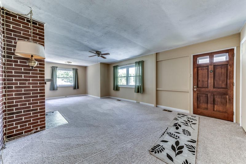 121 Georgia Ave, Oak Ridge, TN 37830