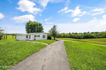 121 Green Rd, Philadelphia, TN 37846