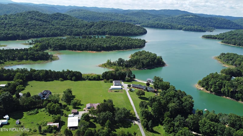 121 Harness Rd, New Tazewell, TN 37825
