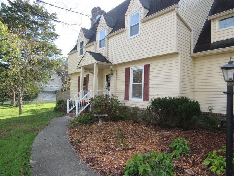 121 Heritage Dr, Oak Ridge, TN 37830