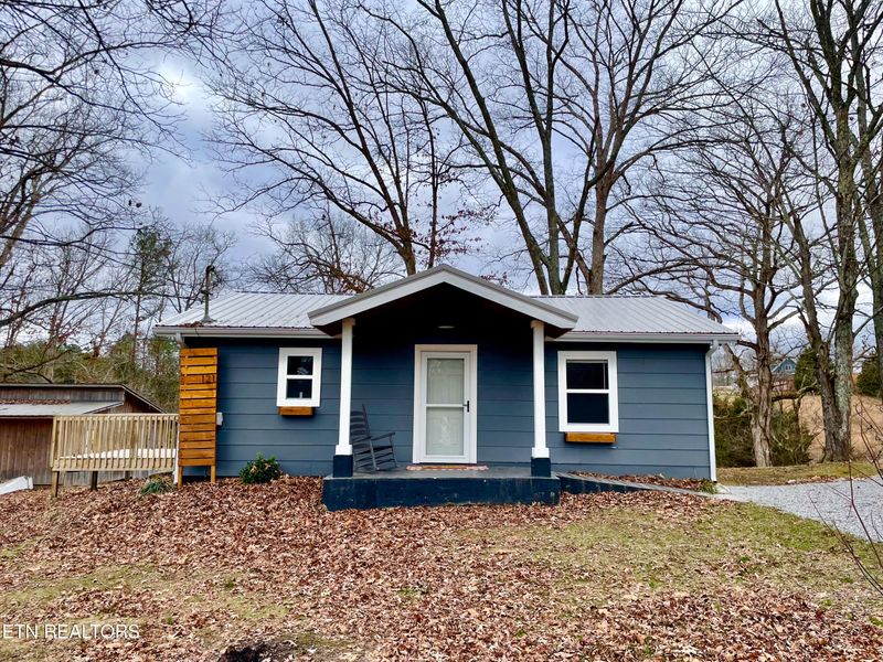 121 Holt Ln, Kingston, TN 37763