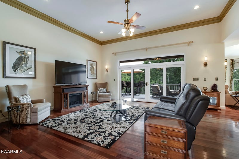 121 Indian Shadows Dr, Maryville, TN 37801