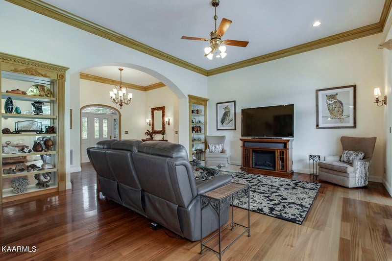 121 Indian Shadows Dr, Maryville, TN 37801