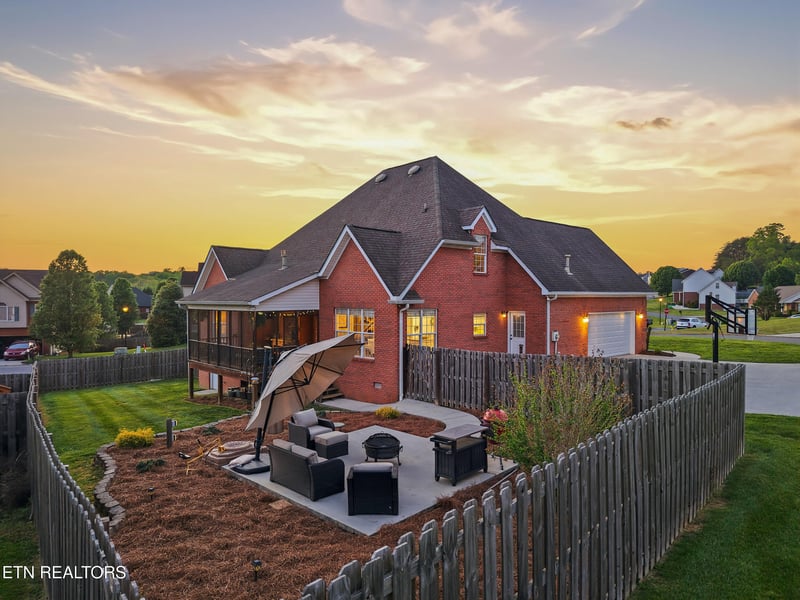 121 Ivy Mill Ct, Knoxville, TN 37924