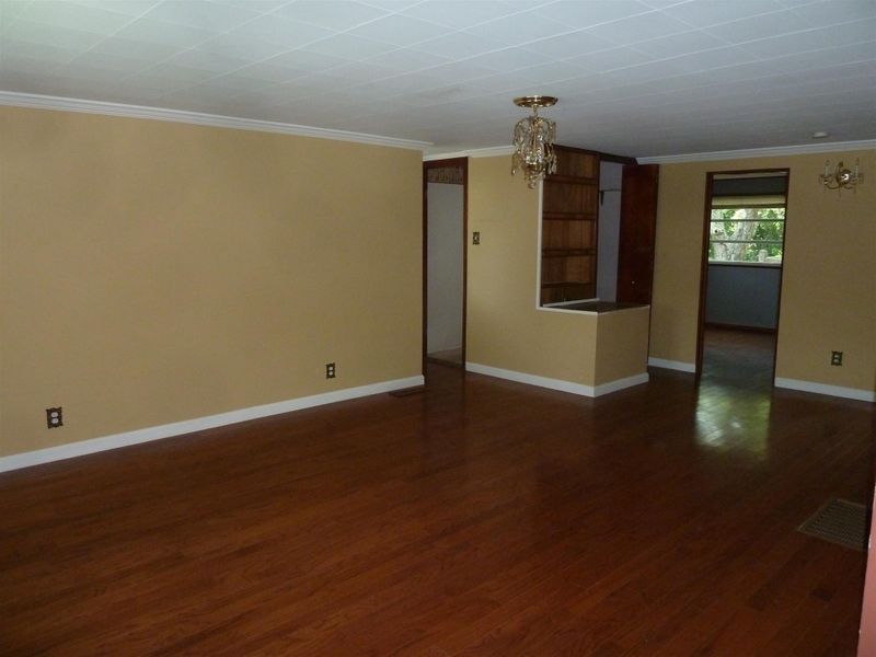 121 Johnson Rd, Oak Ridge, TN 37830