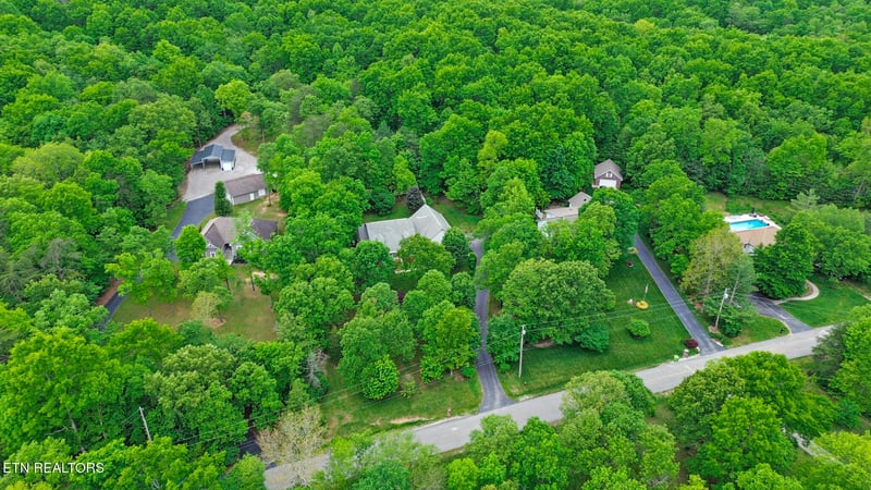 121 Laurelwood Ln, Crossville, TN 38555
