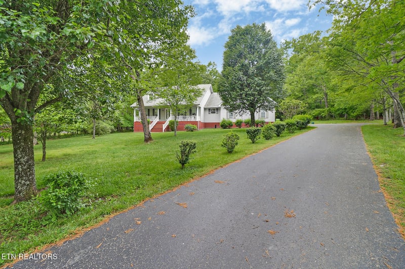 121 Laurelwood Ln, Crossville, TN 38555