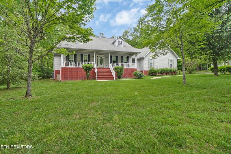 121 Laurelwood Ln, Crossville, TN 38555
