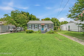 121 Love Dr, Harriman, TN 37748