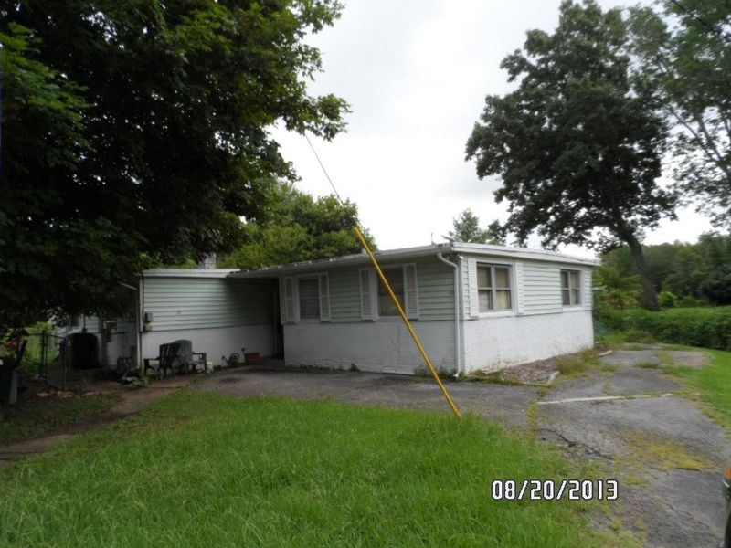 121 Marietta Cir, Oak Ridge, TN 37830