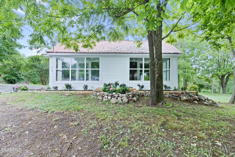 121 N Niota Rd, Englewood, TN 37329