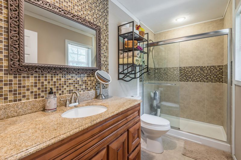121 N Skyline Ave, Rockwood, TN 37854