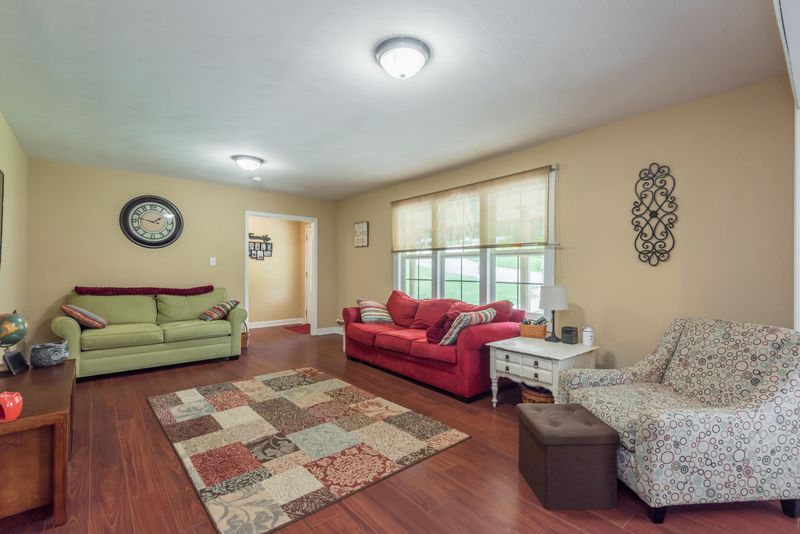 121 N Skyline Ave, Rockwood, TN 37854