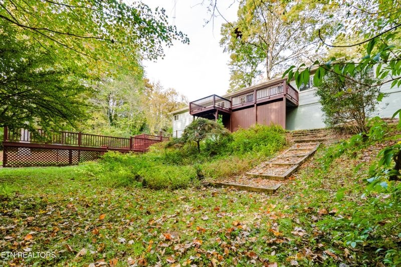 121 Nebraska Ave, Oak Ridge, TN 37830