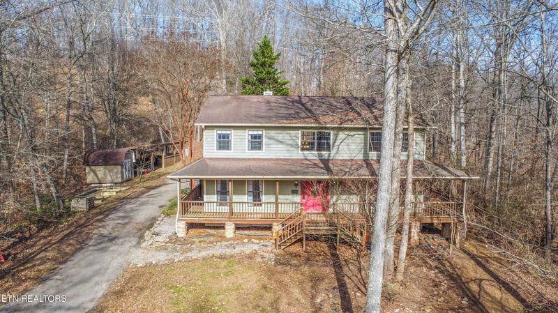 121 Old State Cir, Powell, TN 37849