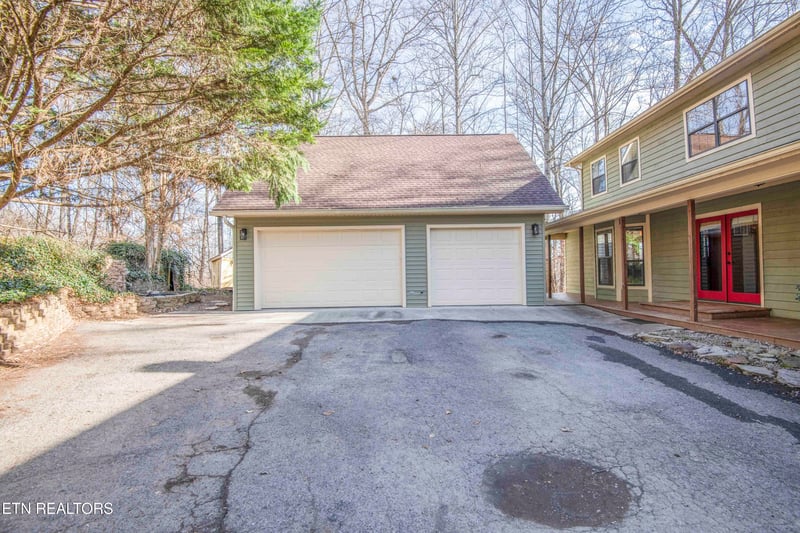 121 Old State Cir, Powell, TN 37849