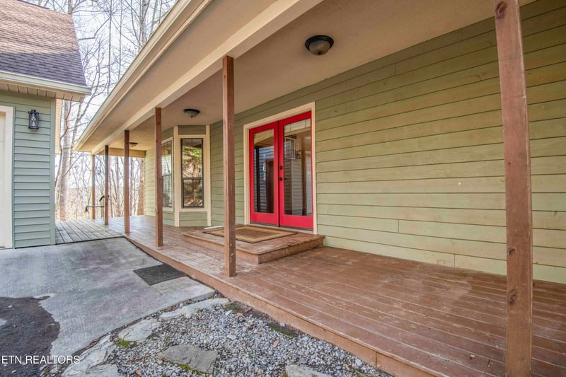 121 Old State Cir, Powell, TN 37849