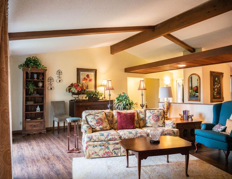 121 Orchard Crest Cir, Clinton, TN 37716
