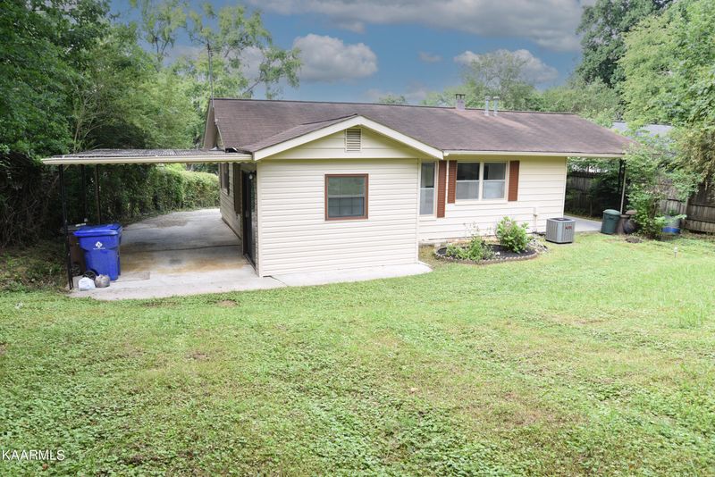121 Parsons Rd, Oak Ridge, TN 37830