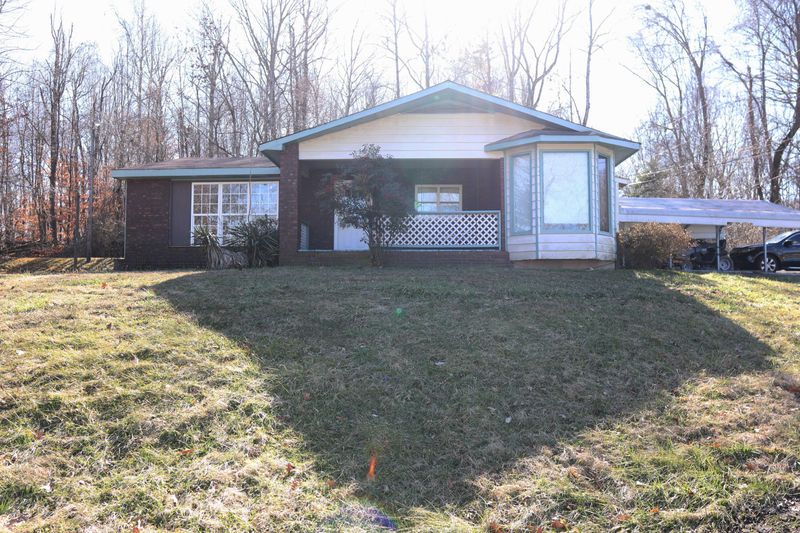 121 Robbins Rd, Harriman, TN 37748