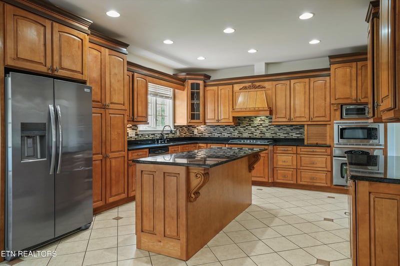 121 St James St, Sweetwater, TN 37874