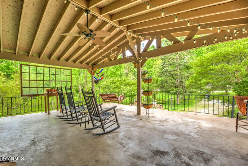 121 Stone Rd, Knoxville, TN 37920