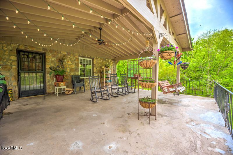 121 Stone Rd, Knoxville, TN 37920