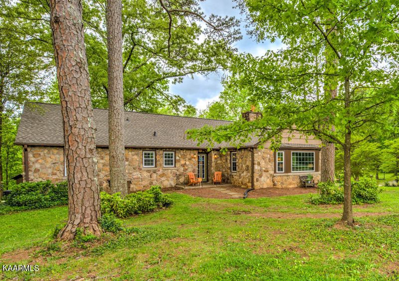 121 Stone Rd, Knoxville, TN 37920