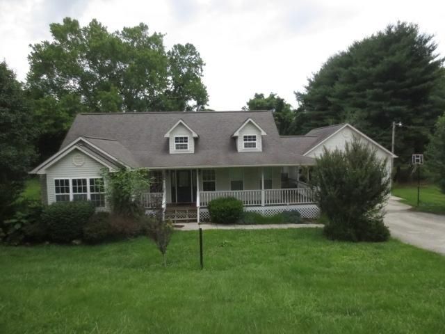 121 Stones Ln, Jacksboro, TN 37757
