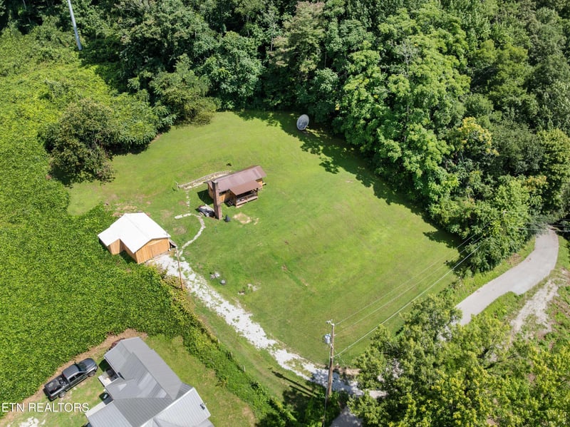 121 Sunshine Cir, Lafollette, TN 37766