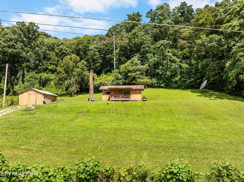 121 Sunshine Cir, Lafollette, TN 37766
