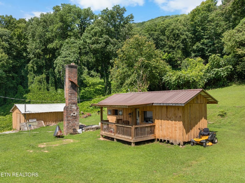 121 Sunshine Cir, Lafollette, TN 37766