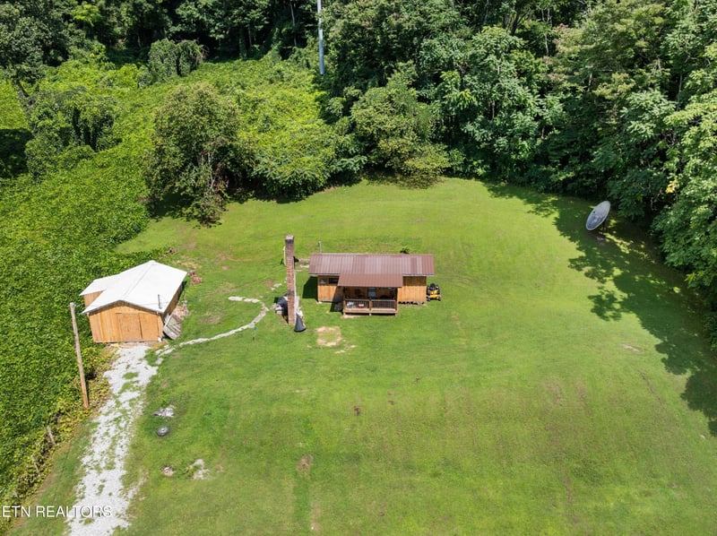 121 Sunshine Cir, Lafollette, TN 37766