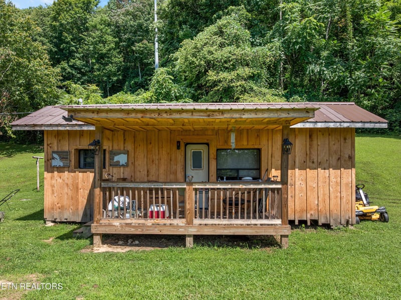 121 Sunshine Cir, Lafollette, TN 37766