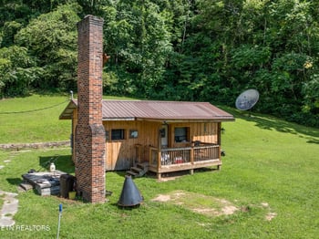 121 Sunshine Cir, Lafollette, TN 37766