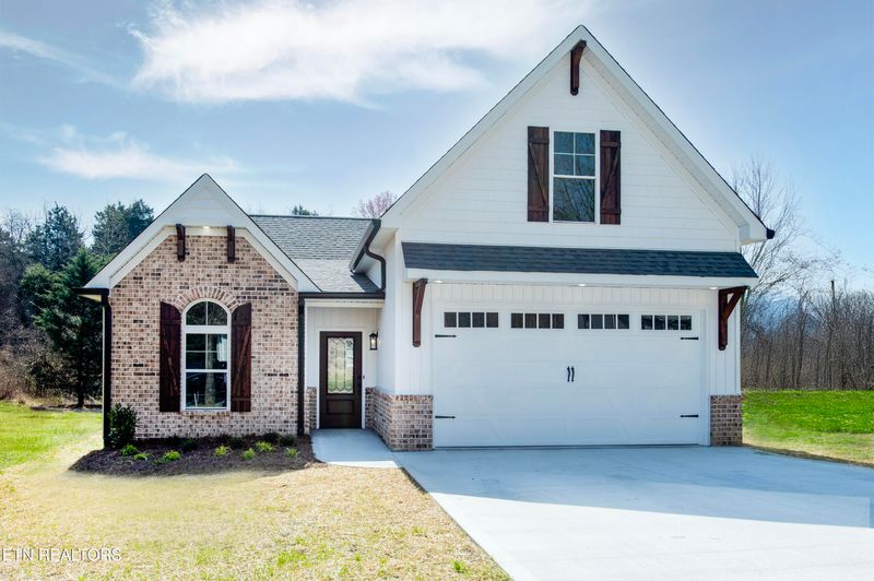 121 Tempura Dr, Oak Ridge, TN 37830