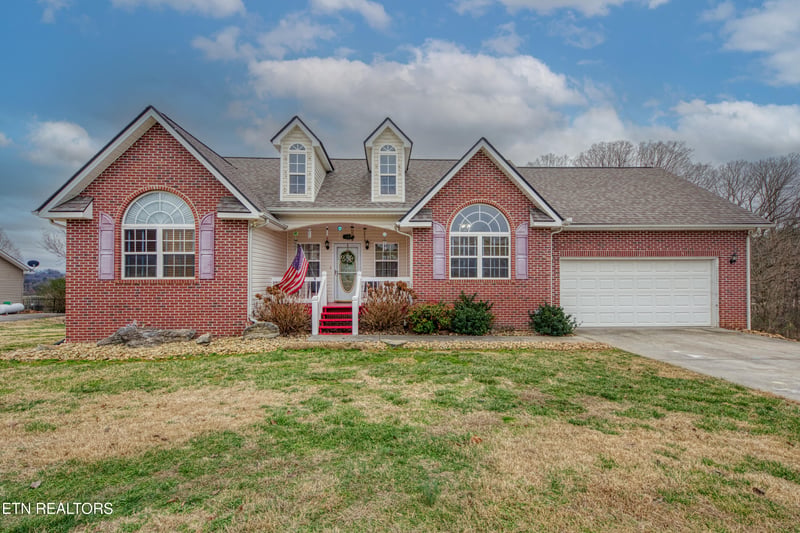 121 Uphill Dr, Madisonville, TN 37354