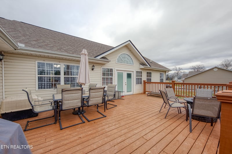 121 Uphill Dr, Madisonville, TN 37354