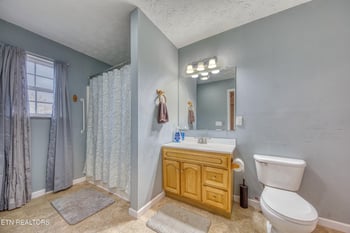 121 Uphill Dr, Madisonville, TN 37354