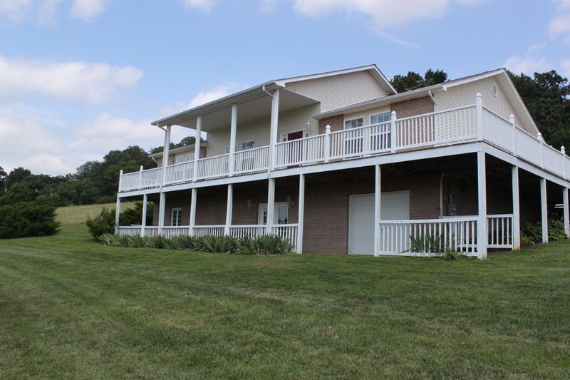 121 W River Rd, Loudon, TN 37774