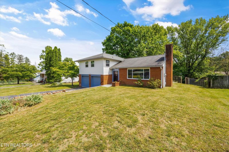121 Washburn Cir, Oak Ridge, TN 37830