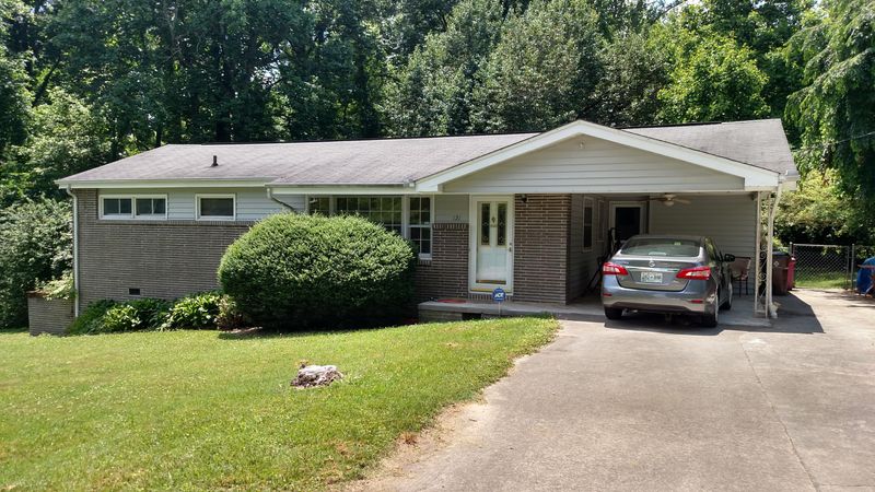 121 Wayside Rd, Oak Ridge, TN 37830