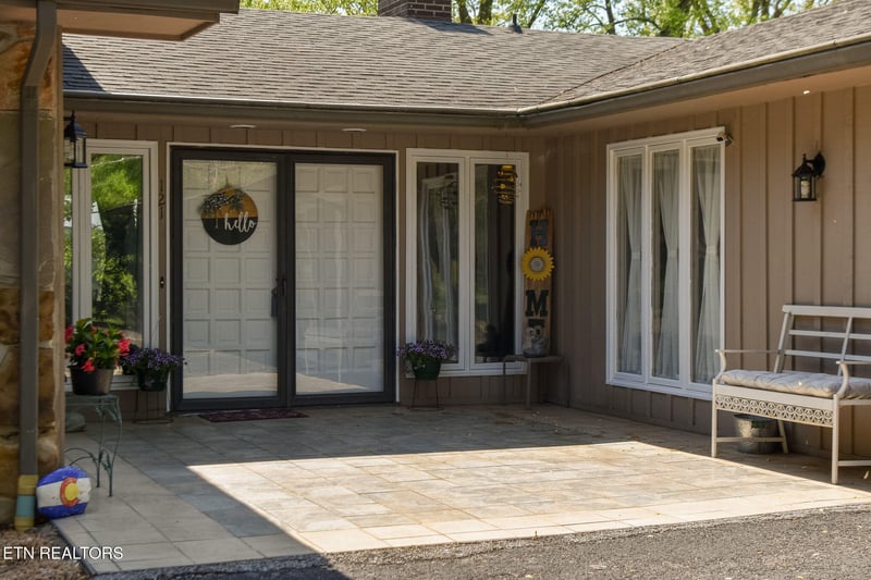 121 Westcliff Dr, Harriman, TN 37748