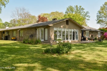 121 Westcliff Dr, Harriman, TN 37748